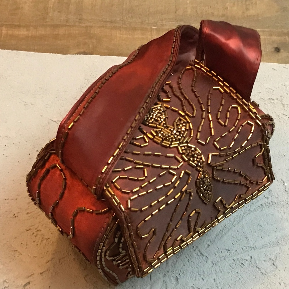 Vintage structured bead embroidered satin red bag - Picture 4 of 8